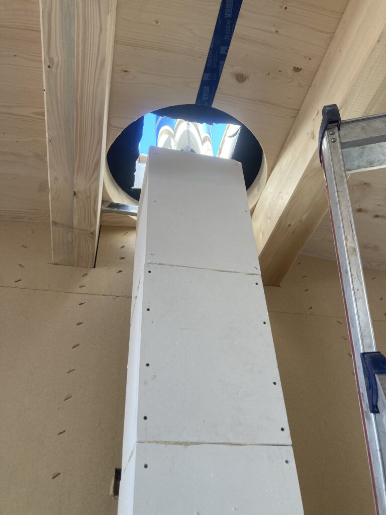 Deckendurchführung des Schornsteins mit Brandschutzmanschette